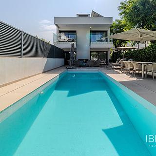 Prodej rodinného domu, 372m&sup2;