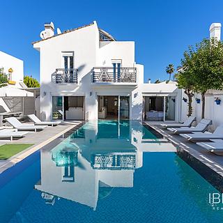 Prodej rodinného domu, 220m&sup2;