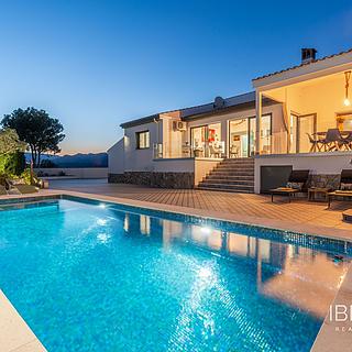 Prodej rodinného domu, 250m&sup2;