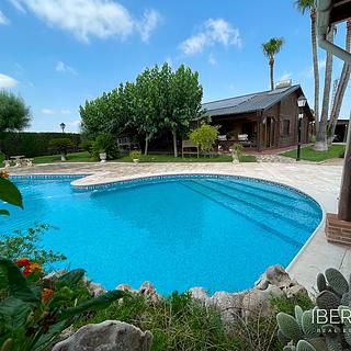 Prodej rodinného domu, 387m²