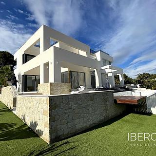 Prodej rodinného domu, 700m&sup2;