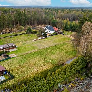 Prodej stavební parcely 2 032 m² Holice