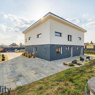 Prodej rodinného domu 210 m&sup2; Štěchovice