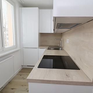Pronájem bytu 3+1 67 m² Karlovy Vary Stará Role, Hlávkova