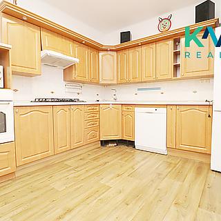 Prodej bytu 3+1 104 m² Karlovy Vary, Jiráskova