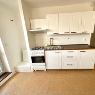 Pronájem bytu 3+1 74 m² Hradec Králové, Gočárova třída