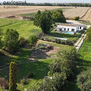 Prodej stavební parcely 1 352 m² Hostouň, Posvícenská náves