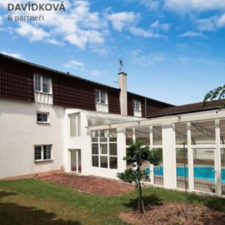 Prodej rodinného domu 1 085 m² Chocerady Komorní Hrádek
