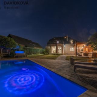 Prodej rodinného domu 335 m² Hovorčovice