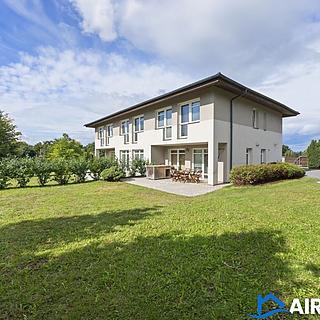 Prodej rodinného domu 302 m&sup2; Jesenice