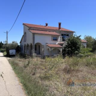 Prodej rodinného domu, 281m²