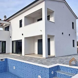 Prodej rodinného domu, 200m²