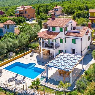 Prodej rodinného domu, 200m²