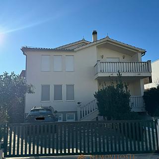 Prodej rodinného domu, 370m²