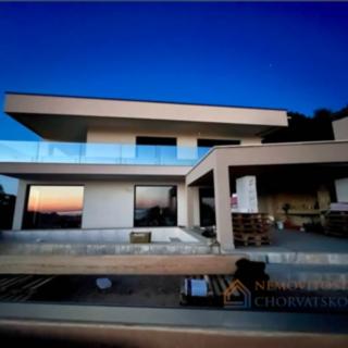 Prodej rodinného domu, 370m²