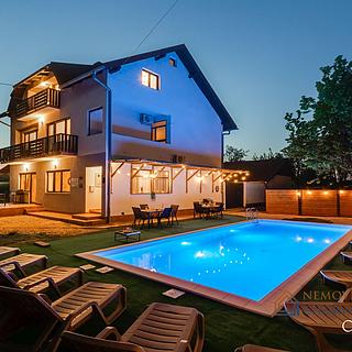 Prodej rodinného domu, 400m²