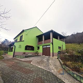 Prodej rodinného domu, 280m²