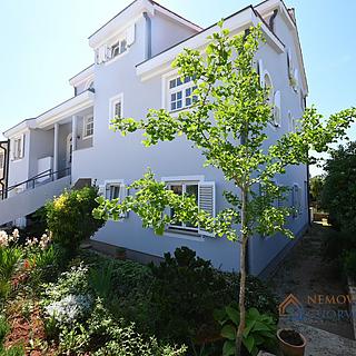 Prodej rodinného domu, 398m²