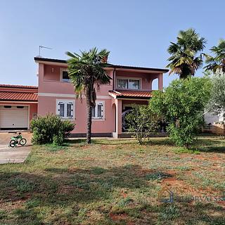 Prodej rodinného domu, 230m²