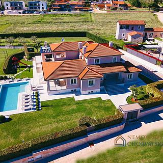 Prodej rodinného domu, 400m²