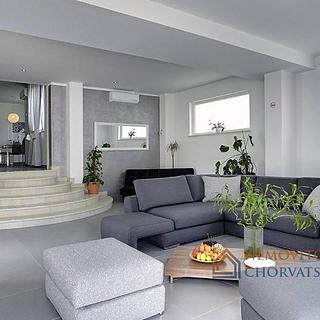 Prodej rodinného domu, 300m²