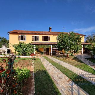 Prodej rodinného domu, 396m²