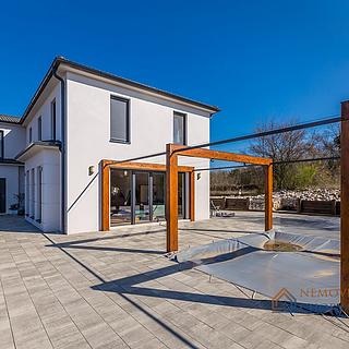 Prodej rodinného domu, 222m²