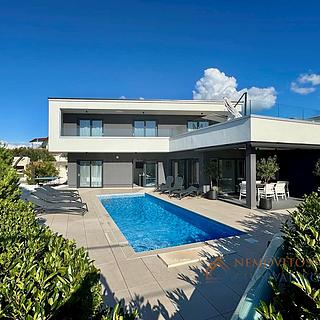 Prodej rodinného domu, 180m²