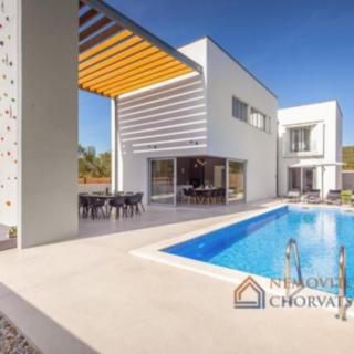 Prodej rodinného domu, 227m²