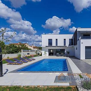 Prodej rodinného domu, 174m²