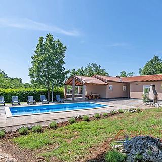 Prodej rodinného domu, 198m²