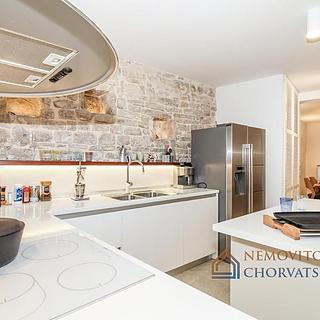 Prodej rodinného domu, 240m²