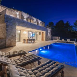 Prodej rodinného domu, 294m²