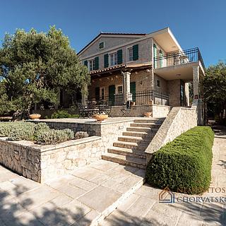 Prodej rodinného domu, 290m²