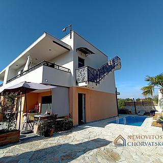 Prodej rodinného domu, 358m²