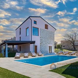 Prodej rodinného domu, 240m²