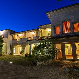 Prodej rodinného domu, 555m²