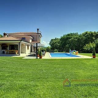 Prodej rodinného domu, 385m²