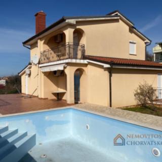 Prodej rodinného domu, 180m²