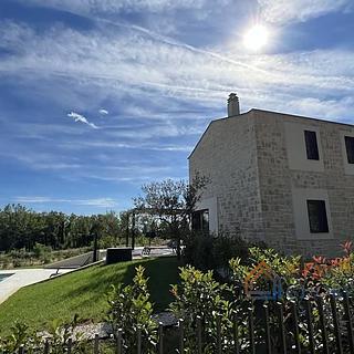 Prodej rodinného domu, 198m²