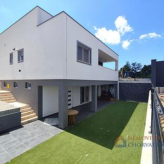 Prodej rodinného domu, 240m²