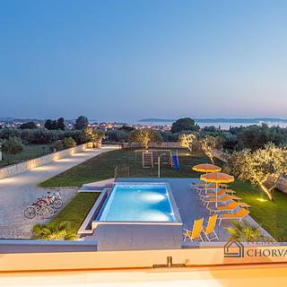 Prodej rodinného domu, 180m²