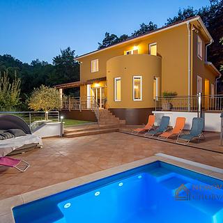 Prodej rodinného domu, 200m²