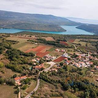 Prodej stavební parcely, 589m²