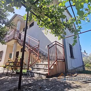 Prodej rodinného domu, 355m²