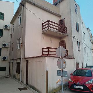 Prodej rodinného domu, 200m²