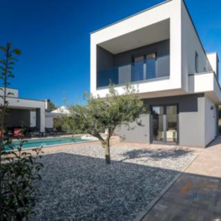 Prodej rodinného domu, 178m²