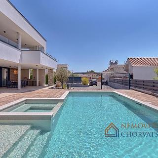 Prodej rodinného domu, 342m²