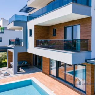 Prodej rodinného domu, 400m²