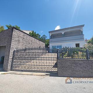 Prodej rodinného domu, 210m²